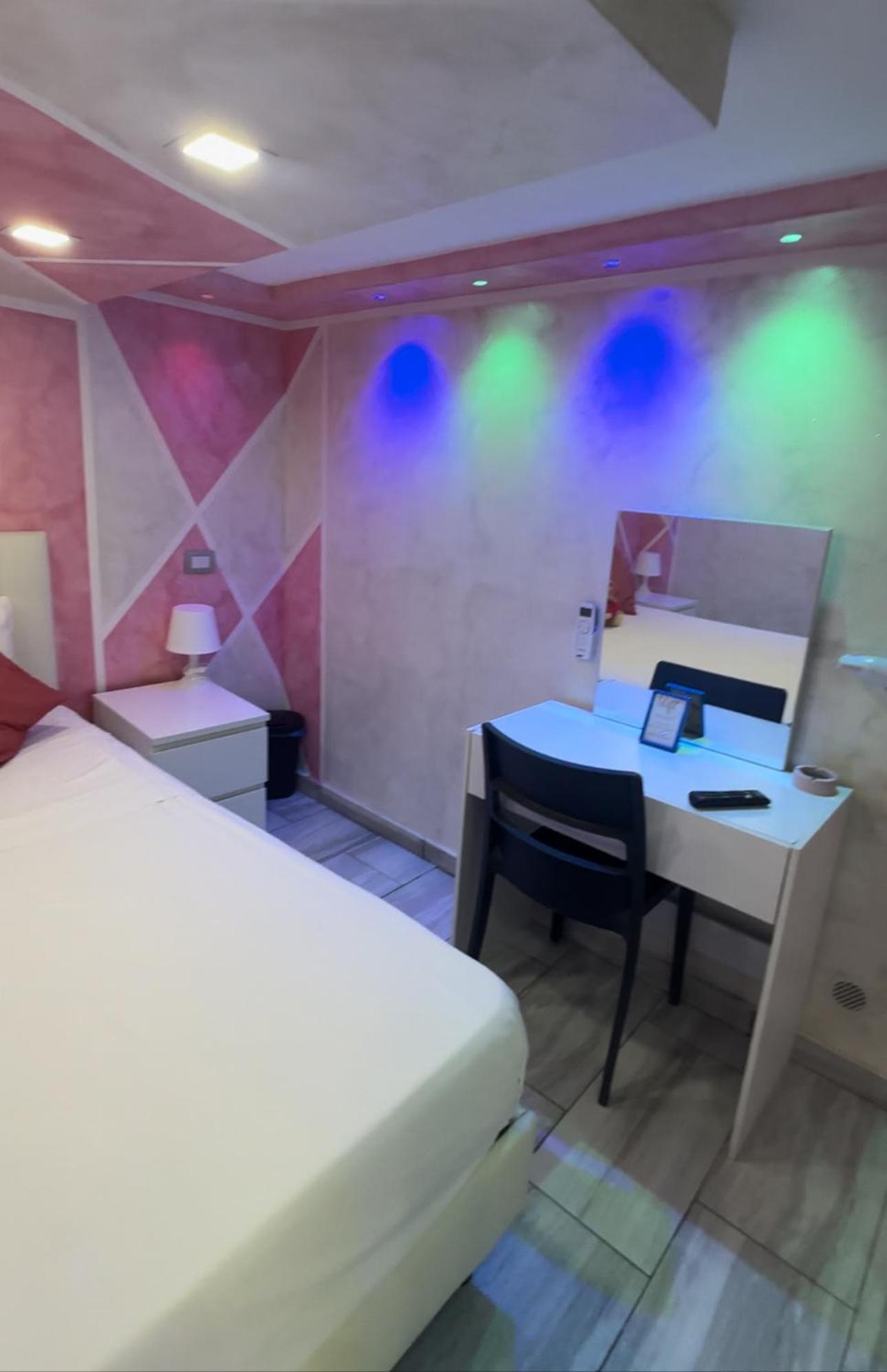 Clopat Vacanze2023 Hotel Napels Buitenkant foto